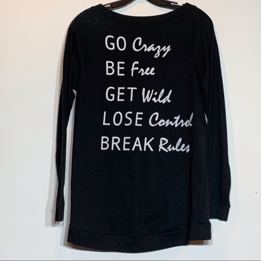 EUC Electric Pink “Let’s Misbehave” Long Sleeve Black Crewneck Sweatshirt‎